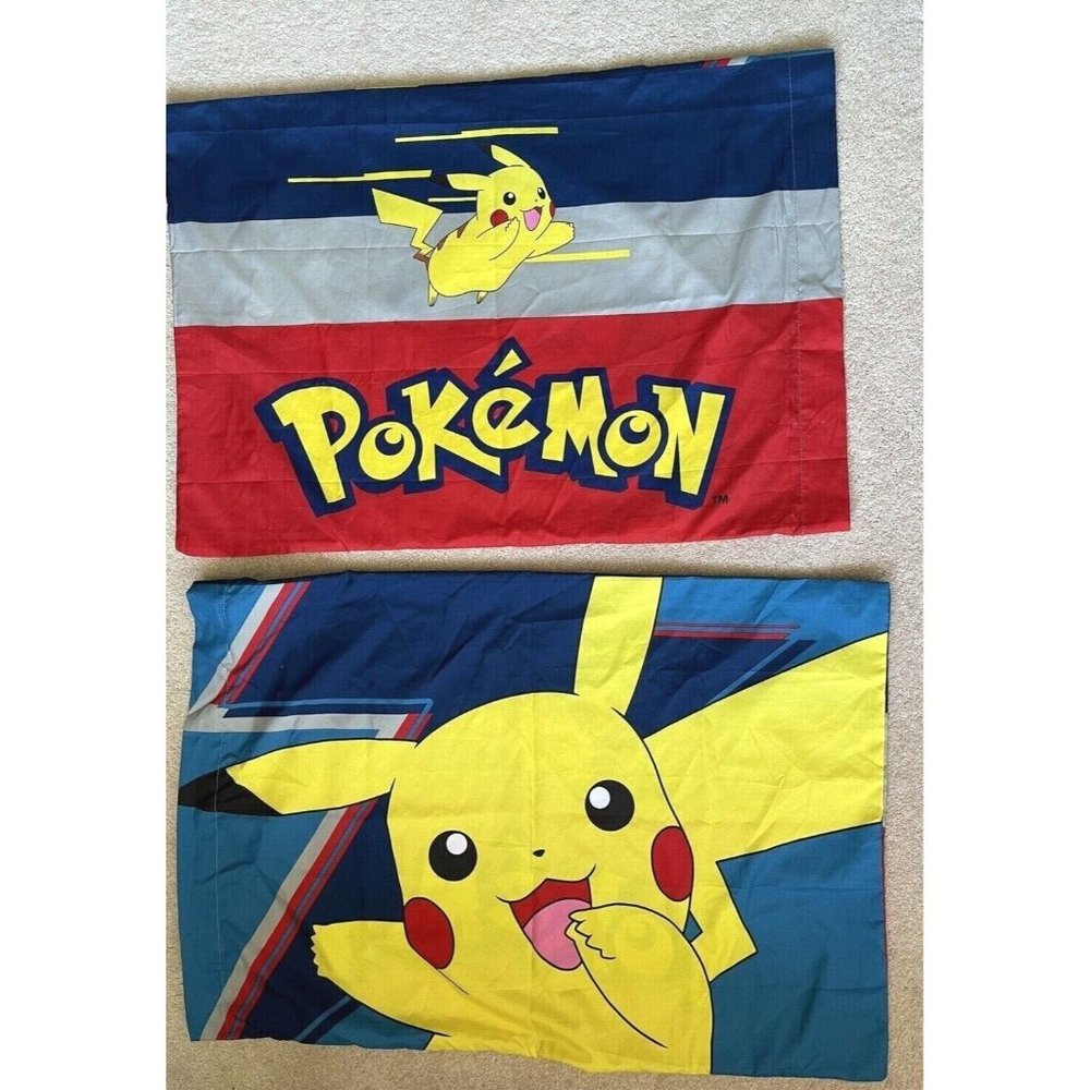 Pokemon / Nintendo - 2 Standard Regular Pillow Cases - Pikachu - Gift - Memories